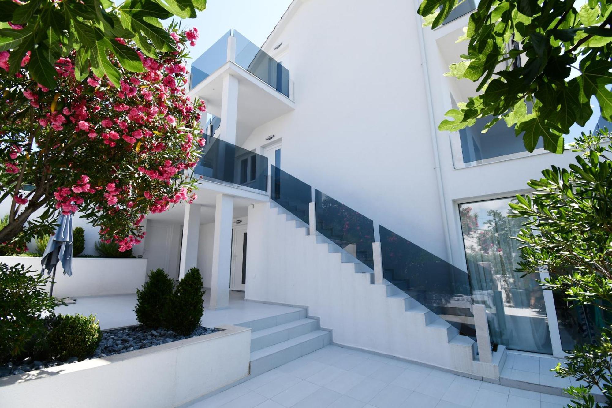 Villa Chill & Lux - 20m To The Sea Trogir